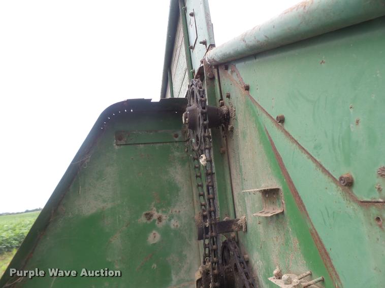 image for item DB5819 John Deere 112 silage wagon