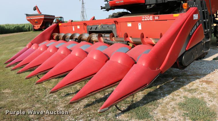 image for item DB9269 2002 Case IH 2208 corn head