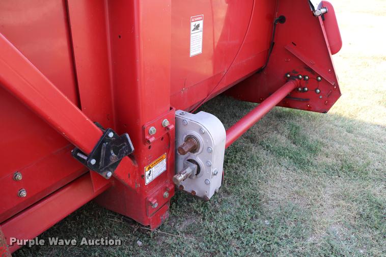 image for item DB9269 2002 Case IH 2208 corn head