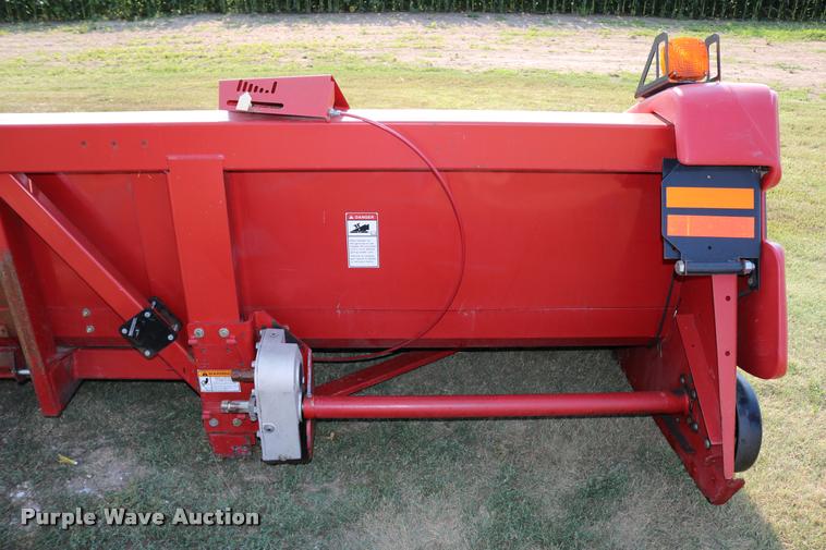 image for item DB9269 2002 Case IH 2208 corn head