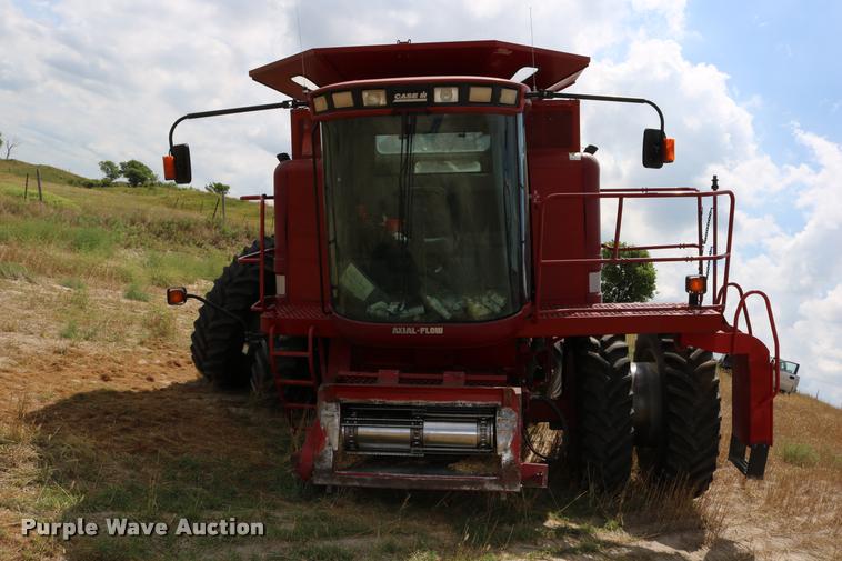image for item DB9275 1999 Case IH 2388 combine