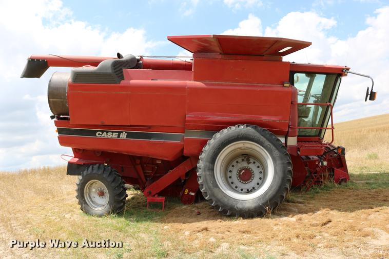 image for item DB9275 1999 Case IH 2388 combine