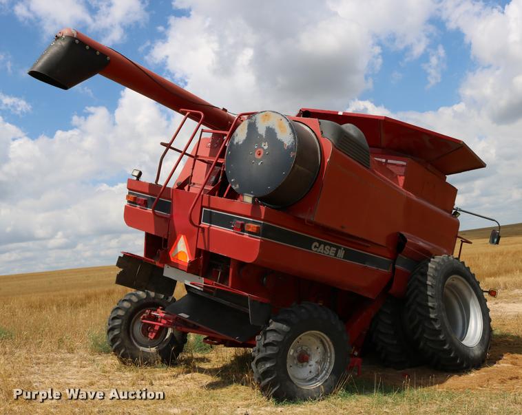 image for item DB9275 1999 Case IH 2388 combine