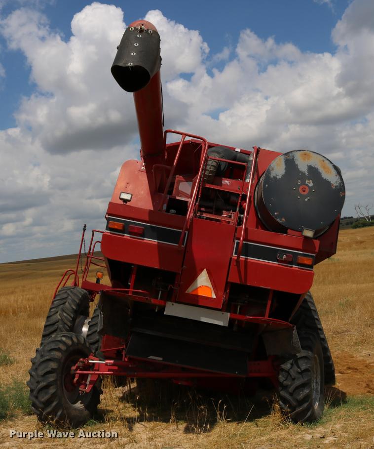 image for item DB9275 1999 Case IH 2388 combine