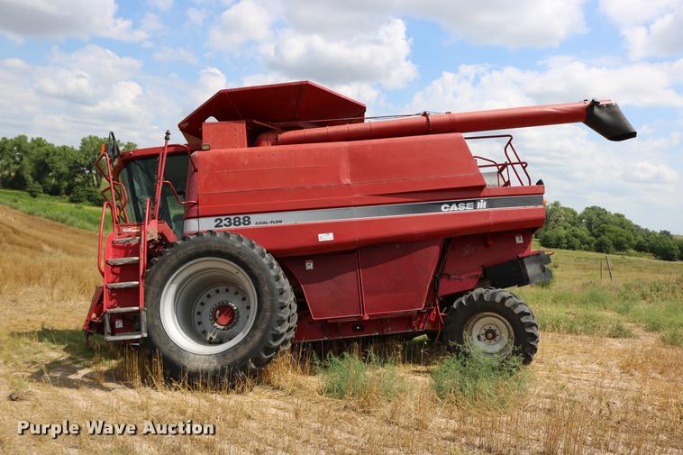 image for item DB9275 1999 Case IH 2388 combine