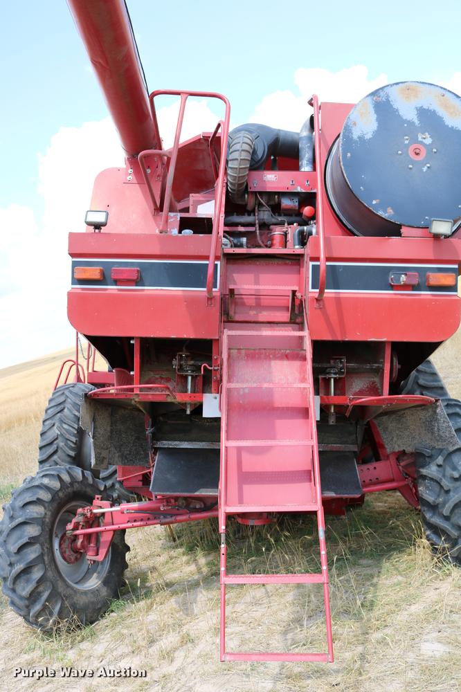 image for item DB9275 1999 Case IH 2388 combine