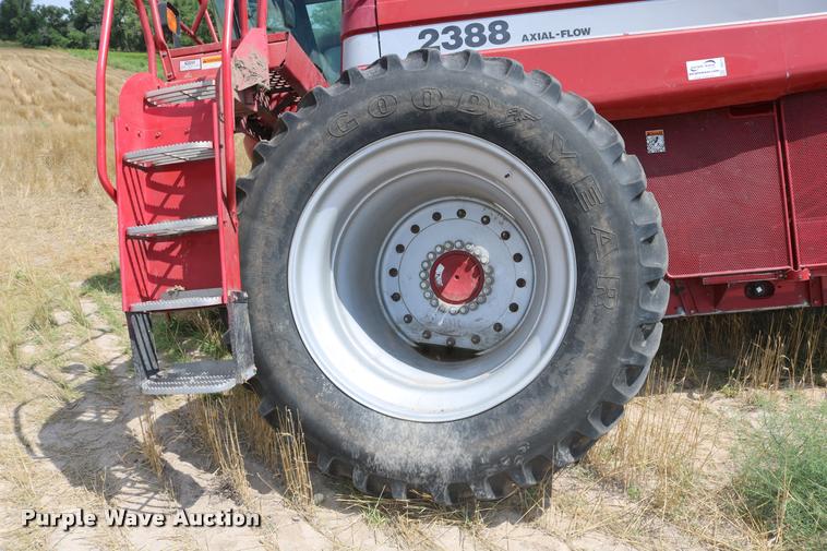 image for item DB9275 1999 Case IH 2388 combine