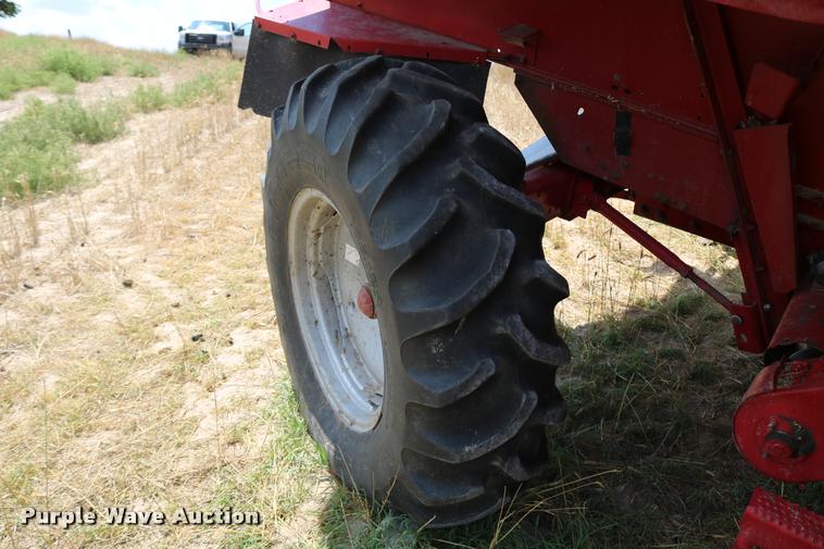 image for item DB9275 1999 Case IH 2388 combine