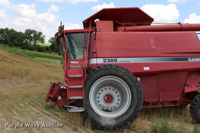 image for item DB9275 1999 Case IH 2388 combine