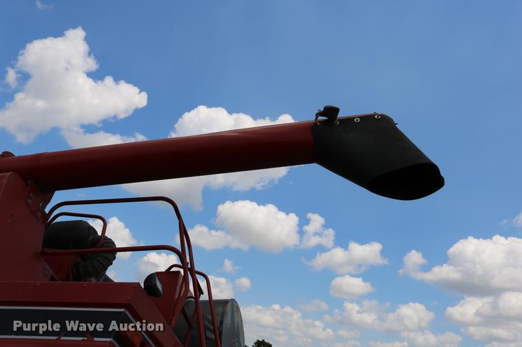 image for item DB9275 1999 Case IH 2388 combine