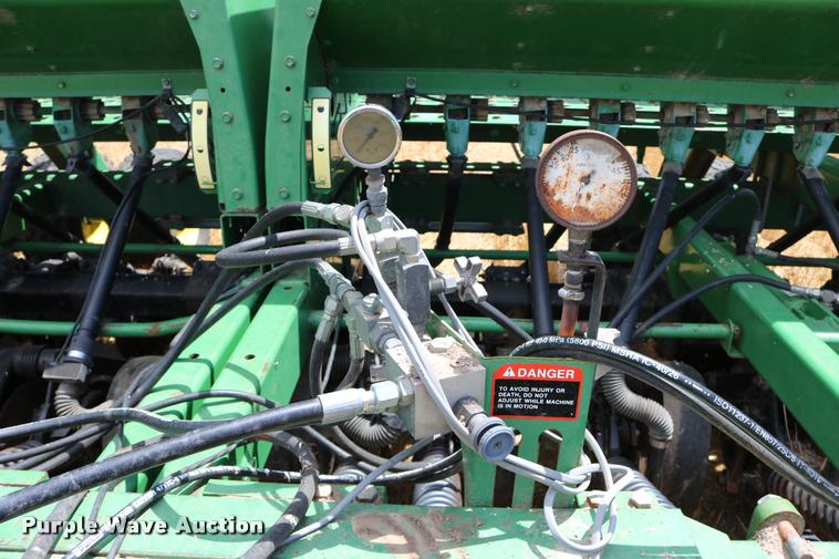 image for item DB9283 2001 John Deere 1560 no-till split row grain drill