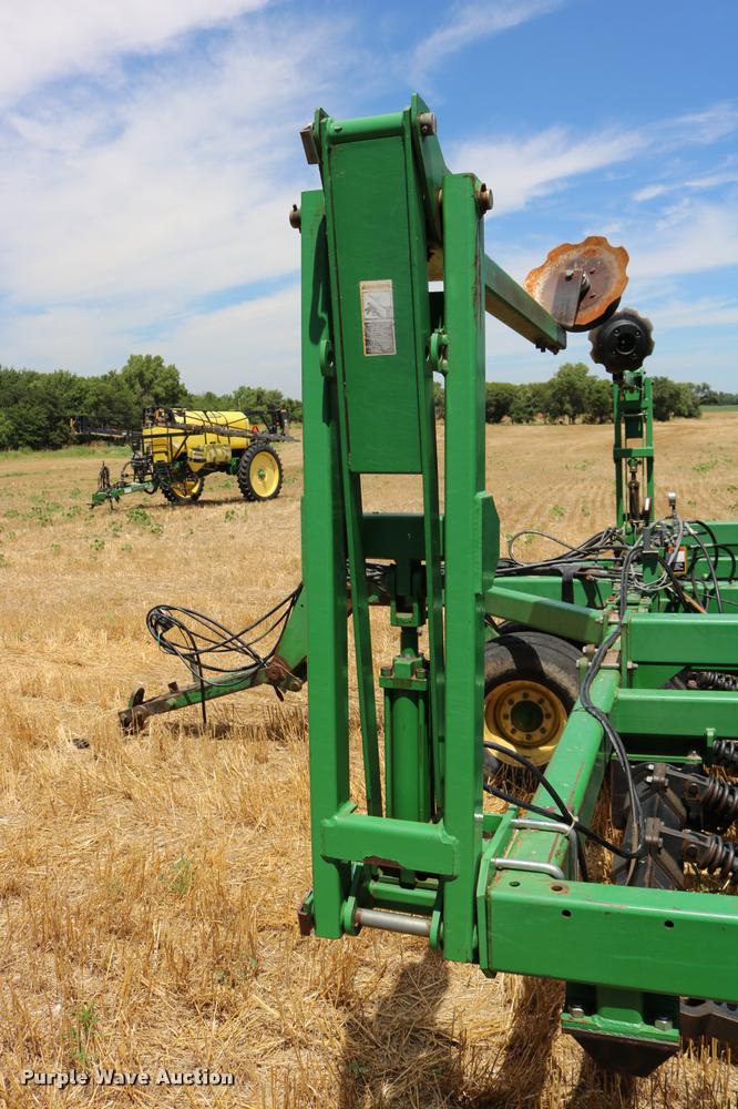 image for item DB9283 2001 John Deere 1560 no-till split row grain drill