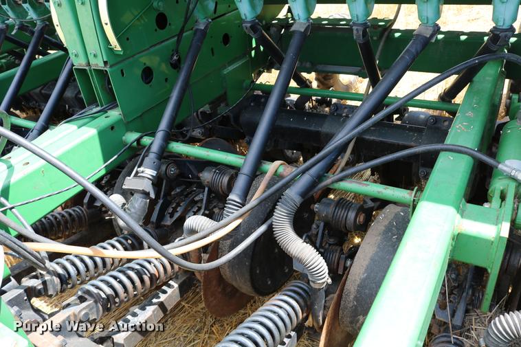 image for item DB9283 2001 John Deere 1560 no-till split row grain drill