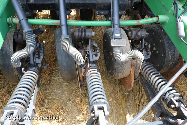 image for item DB9283 2001 John Deere 1560 no-till split row grain drill