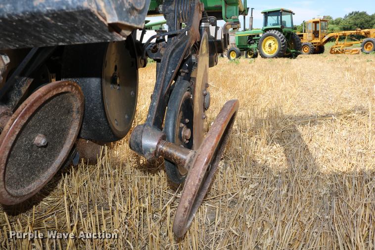 image for item DB9283 2001 John Deere 1560 no-till split row grain drill