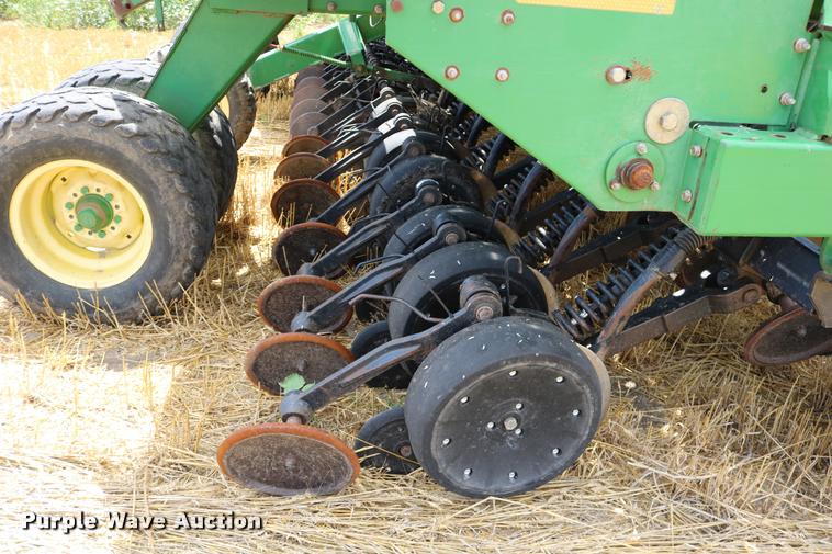 image for item DB9283 2001 John Deere 1560 no-till split row grain drill
