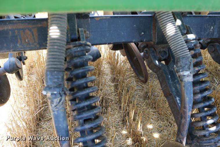 image for item DB9283 2001 John Deere 1560 no-till split row grain drill