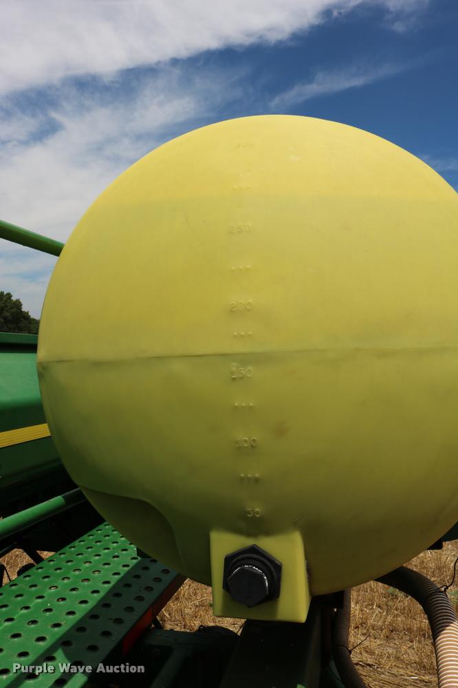 image for item DB9283 2001 John Deere 1560 no-till split row grain drill