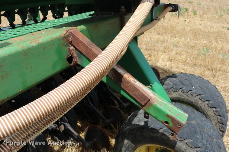 image for item DB9283 2001 John Deere 1560 no-till split row grain drill