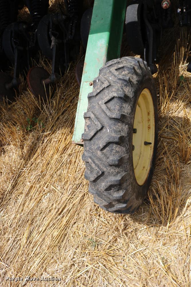 image for item DB9283 2001 John Deere 1560 no-till split row grain drill