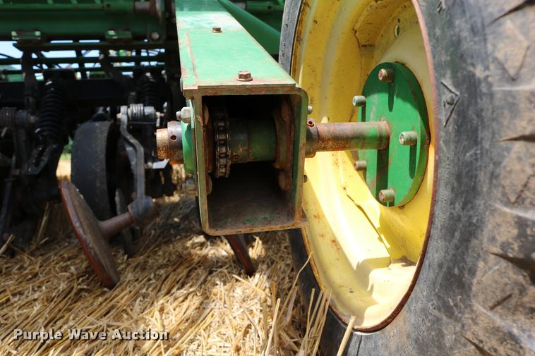 image for item DB9283 2001 John Deere 1560 no-till split row grain drill