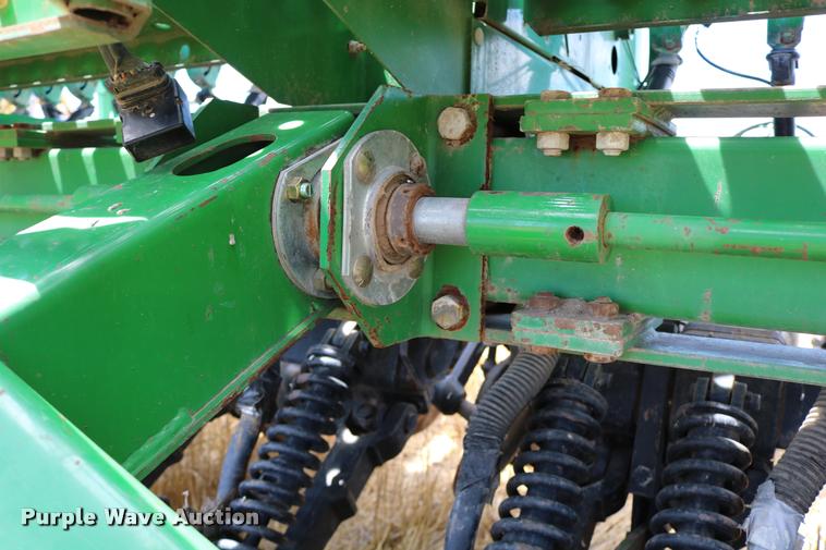 image for item DB9283 2001 John Deere 1560 no-till split row grain drill