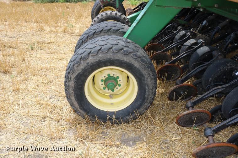 image for item DB9283 2001 John Deere 1560 no-till split row grain drill