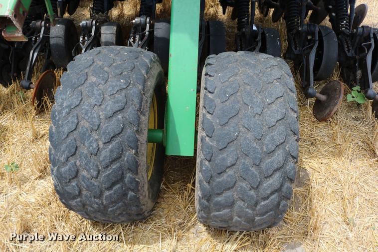 image for item DB9283 2001 John Deere 1560 no-till split row grain drill