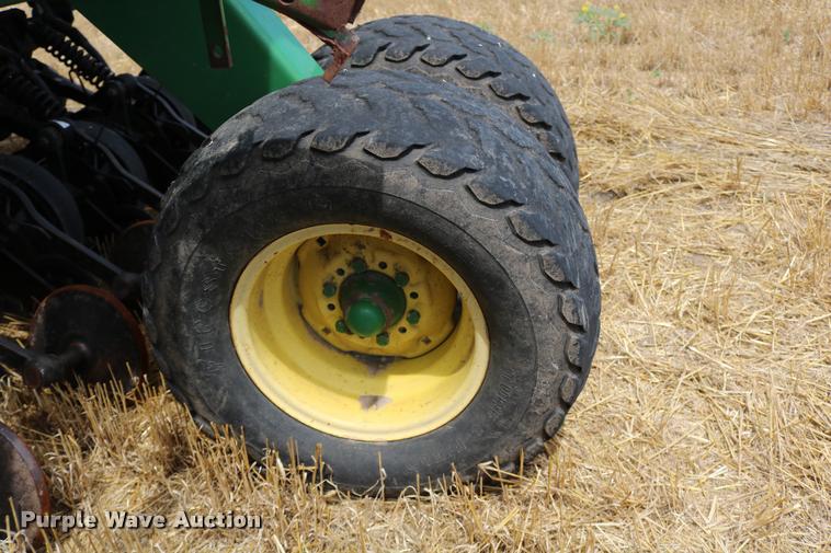 image for item DB9283 2001 John Deere 1560 no-till split row grain drill