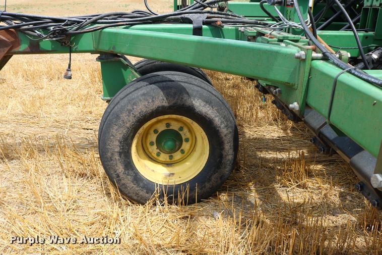 image for item DB9283 2001 John Deere 1560 no-till split row grain drill