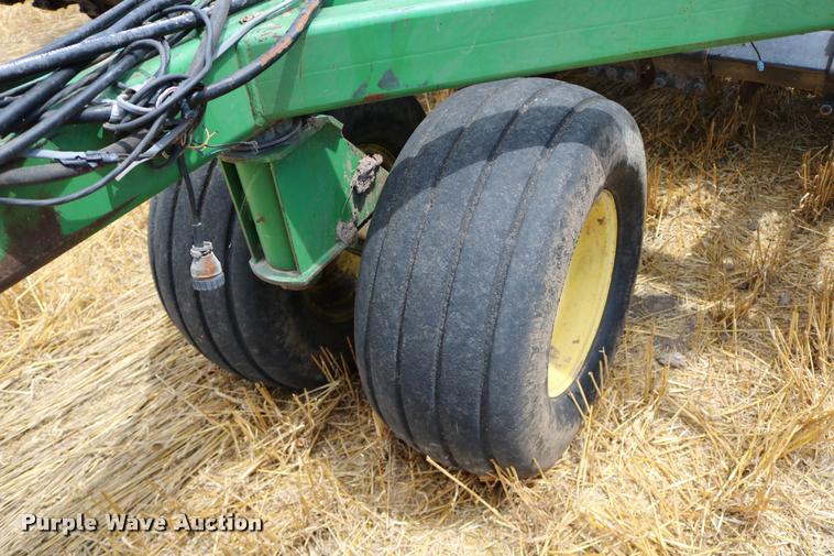 image for item DB9283 2001 John Deere 1560 no-till split row grain drill