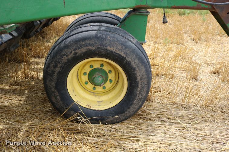 image for item DB9283 2001 John Deere 1560 no-till split row grain drill