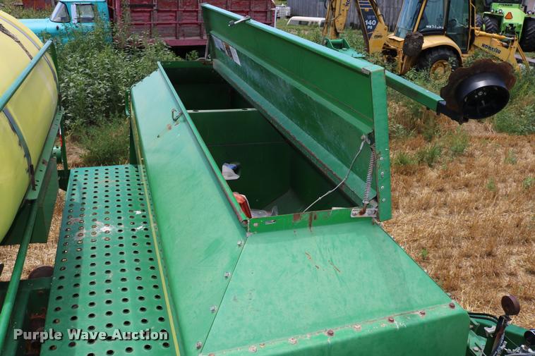 image for item DB9283 2001 John Deere 1560 no-till split row grain drill