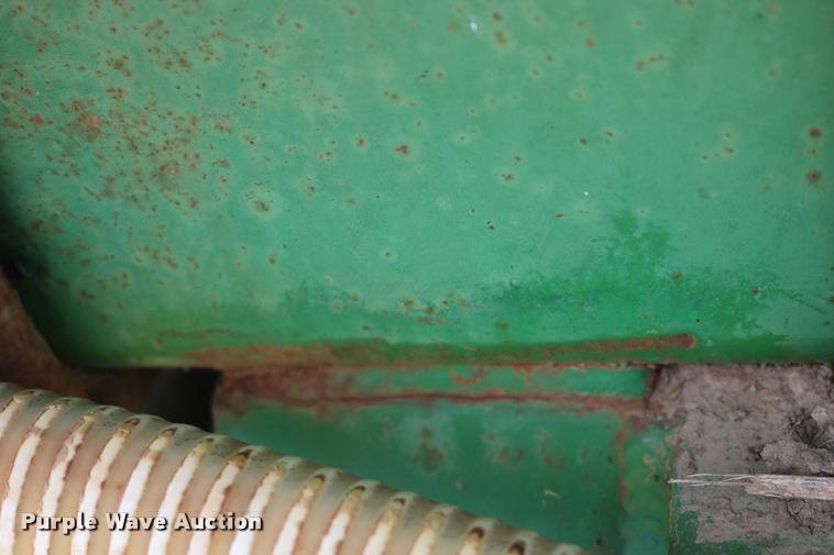 image for item DB9283 2001 John Deere 1560 no-till split row grain drill