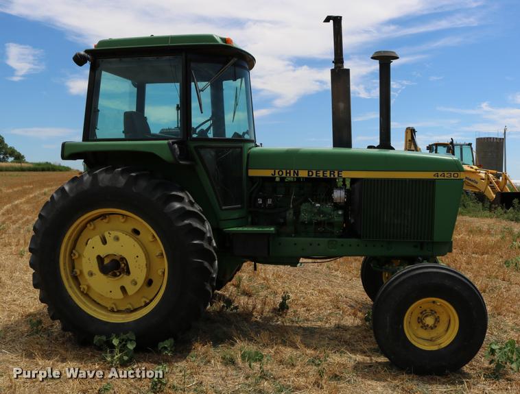 image for item DB9285 1973 John Deere 4430H tractor