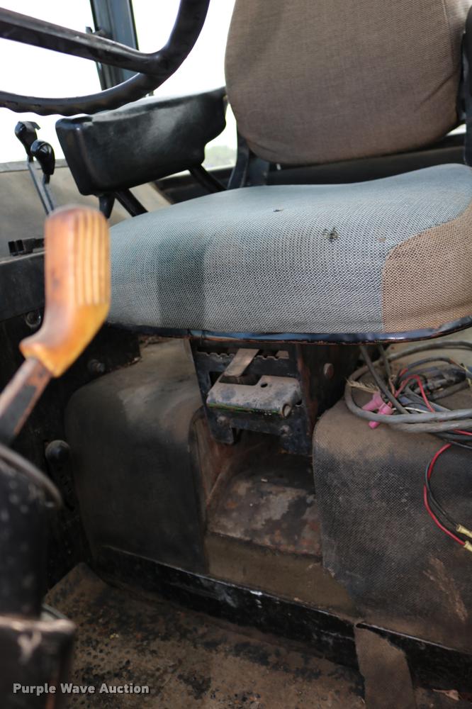 image for item DB9285 1973 John Deere 4430H tractor