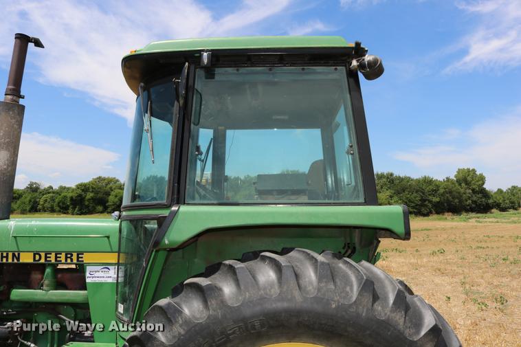 image for item DB9285 1973 John Deere 4430H tractor