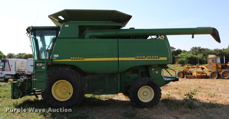 image for item DB9287 2000 John Deere 9650 STS combine