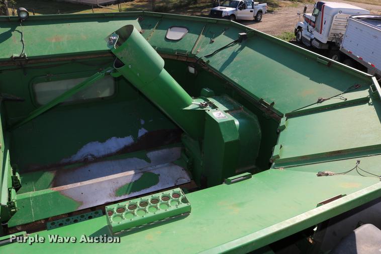 image for item DB9287 2000 John Deere 9650 STS combine