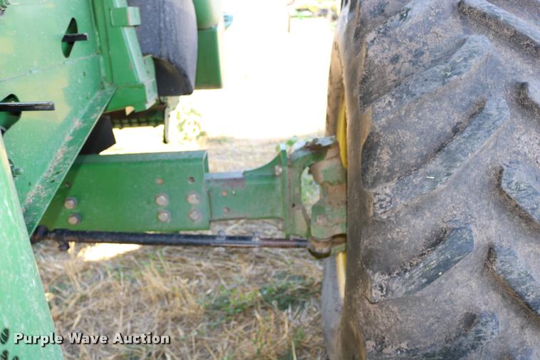 image for item DB9287 2000 John Deere 9650 STS combine