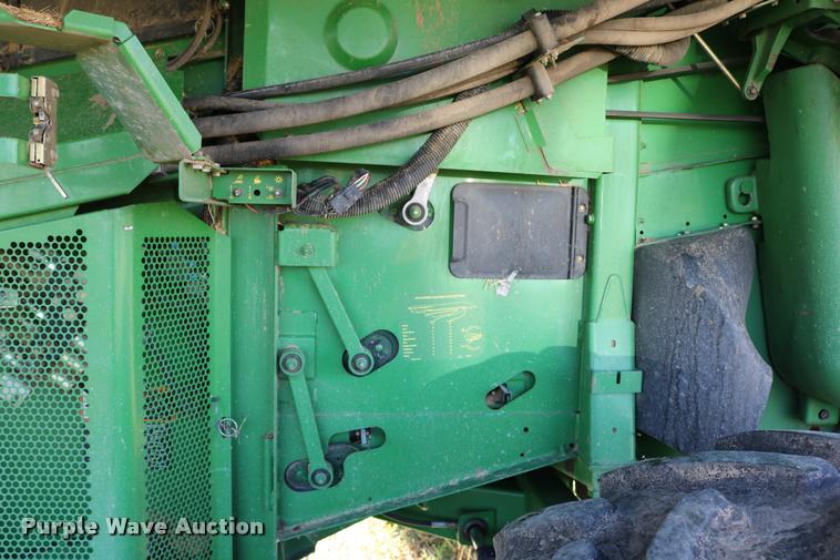image for item DB9287 2000 John Deere 9650 STS combine