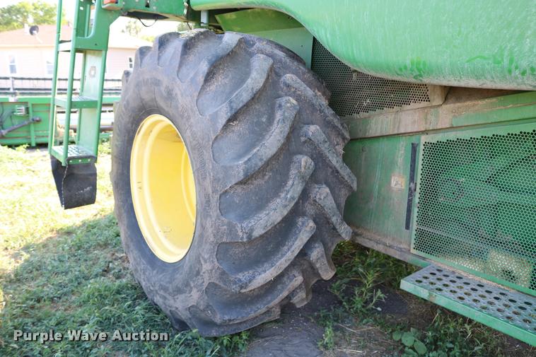 image for item DB9287 2000 John Deere 9650 STS combine