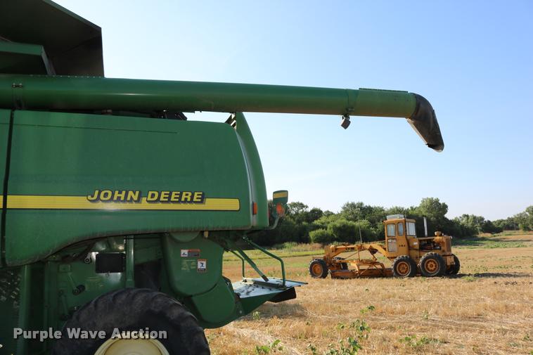 image for item DB9287 2000 John Deere 9650 STS combine