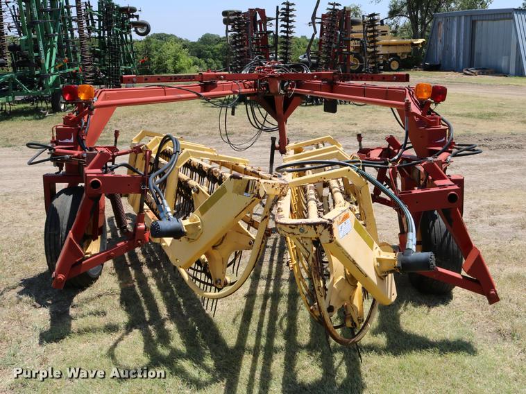 image for item DB9324 2004 New Holland 216 hay rake