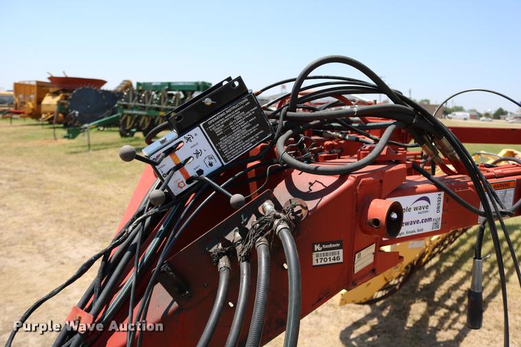 image for item DB9324 2004 New Holland 216 hay rake