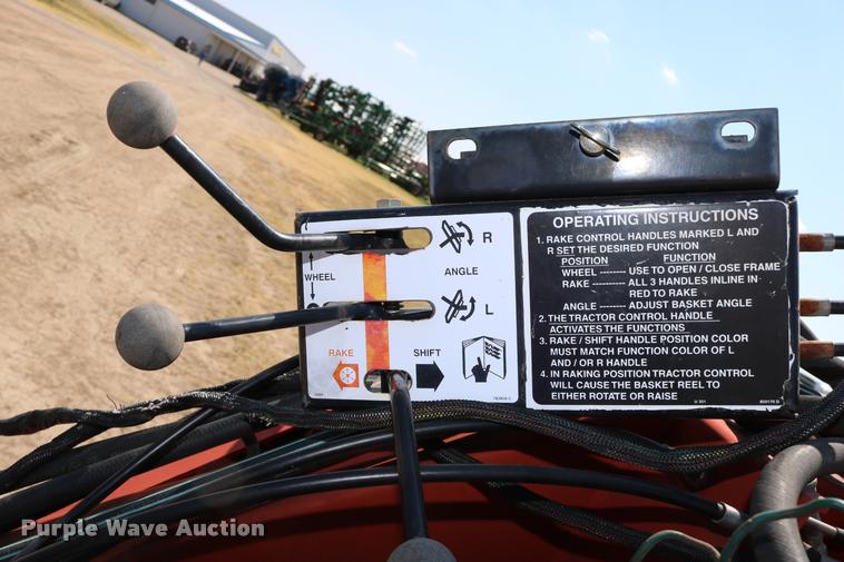 image for item DB9324 2004 New Holland 216 hay rake