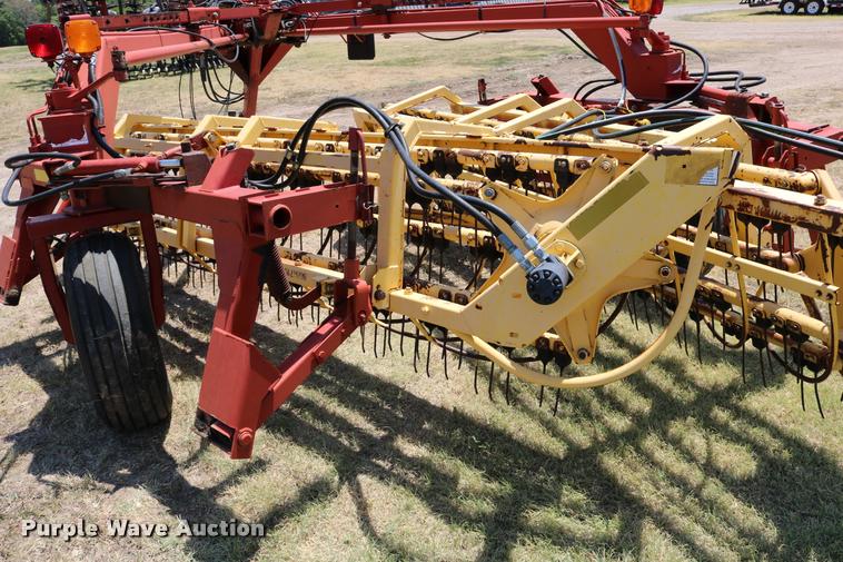 image for item DB9324 2004 New Holland 216 hay rake