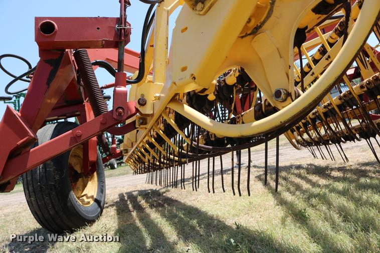 image for item DB9324 2004 New Holland 216 hay rake