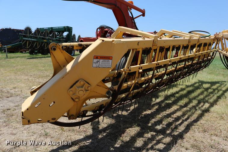 image for item DB9324 2004 New Holland 216 hay rake