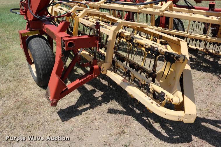 image for item DB9324 2004 New Holland 216 hay rake